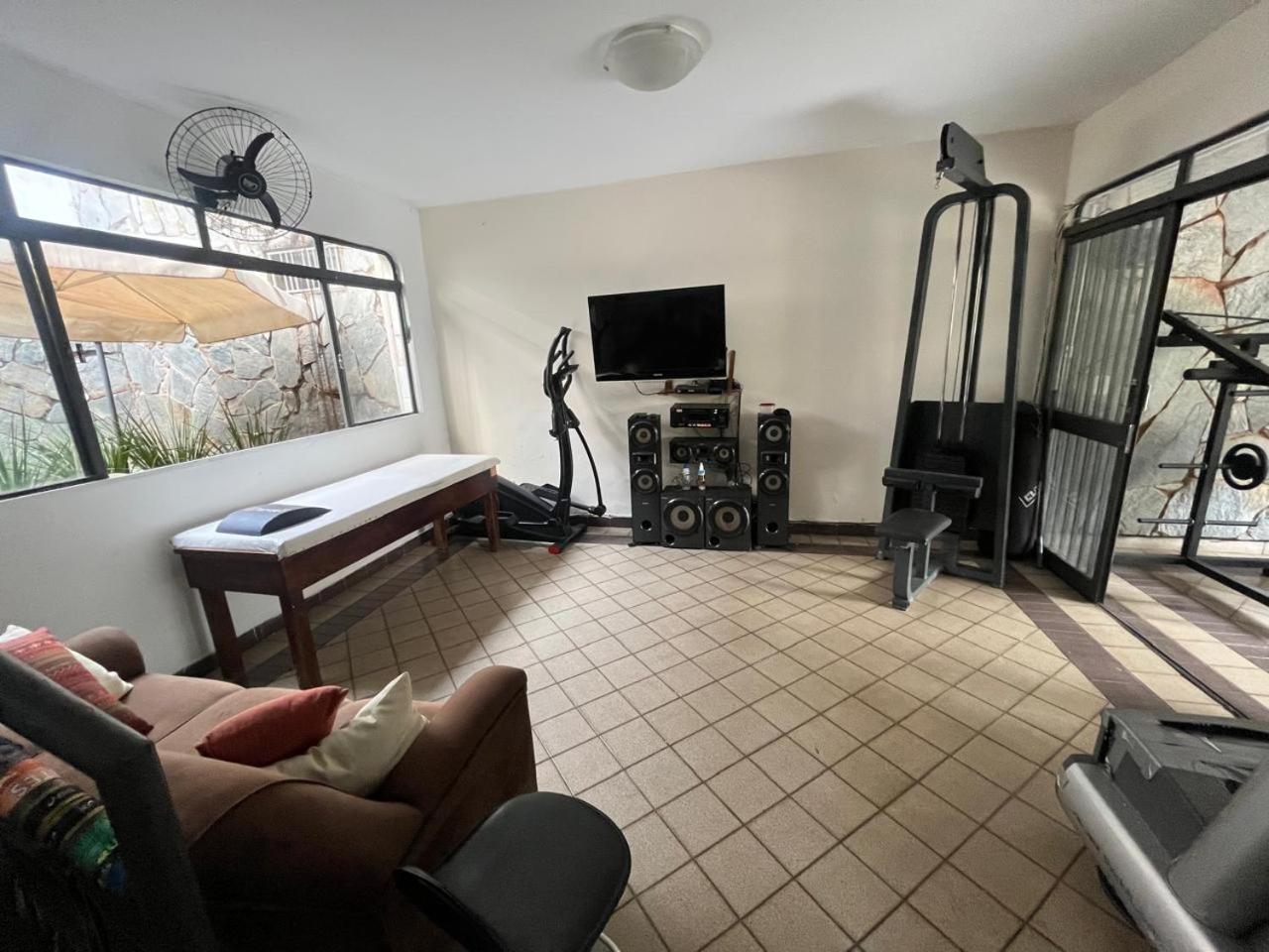 Casa Quintal Bueno! 5 Quartos Com Ar Split E Internet Ultra! Perto Do Melhor De Goiania! Marista Parques Areiao E Vaca Brava Hospital Premium Mater Dei Blue Fit Perdomo Goiania Shopping! Kültér fotó